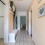 2b Castegner With Garden & Free Parking *
