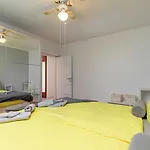 2b Castegner With Garden & Free Parking * Pula
