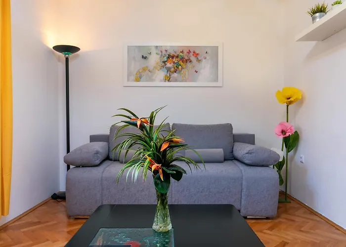 2b Castegner With Garden & Free Parking Pola