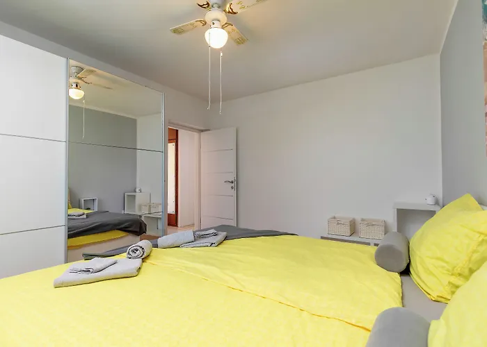 2b Castegner With Garden & Free Parking * Pola