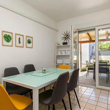 Lejlighed 2b Castegner With Garden & Free Parking