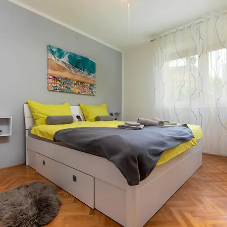 Lejlighed 2b Castegner With Garden & Free Parking Pula