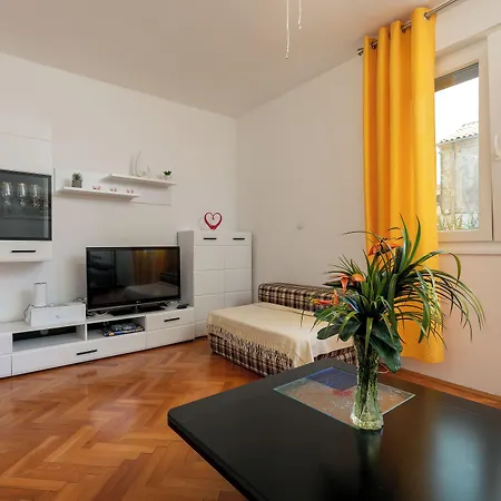Apartament 2b Castegner With Garden & Free Parking Pula