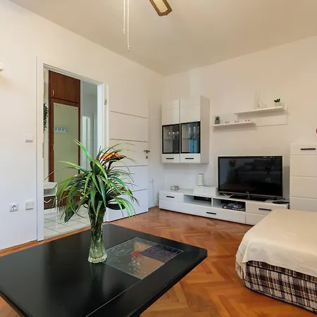 Apartament 2b Castegner With Garden & Free Parking Pula