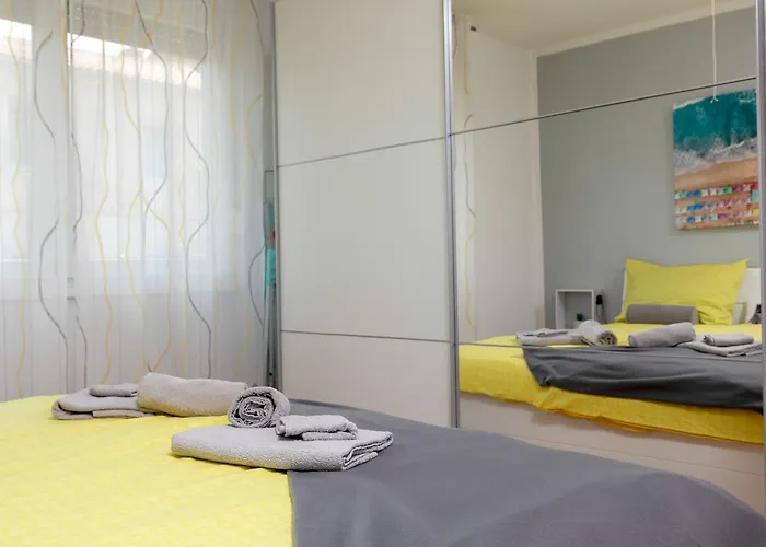 2b Castegner With Garden & Free Parking Daire