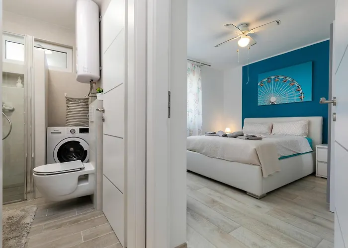 2b Castegner With Garden & Free Parking