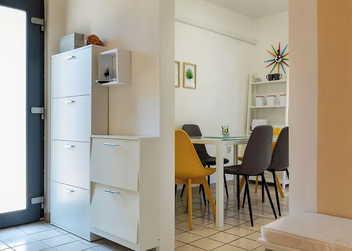 2b Castegner With Garden & Free Parking Апартаменти Пула