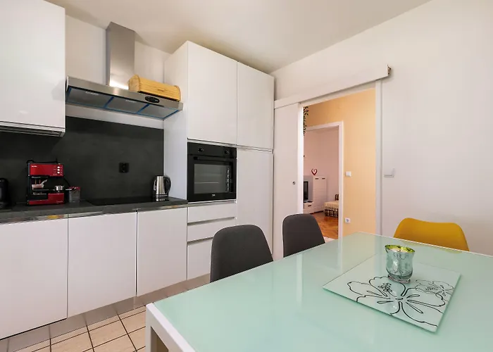 Daire 2b Castegner With Garden & Free Parking *