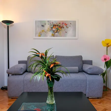 2b Castegner With Garden & Free Parking פולה