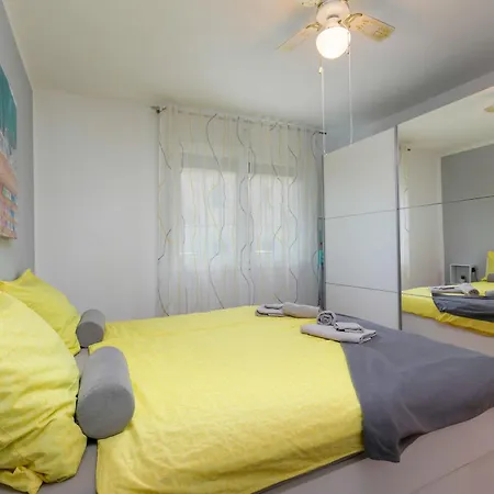 דירה 2b Castegner With Garden & Free Parking *