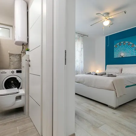 2b Castegner With Garden & Free Parking