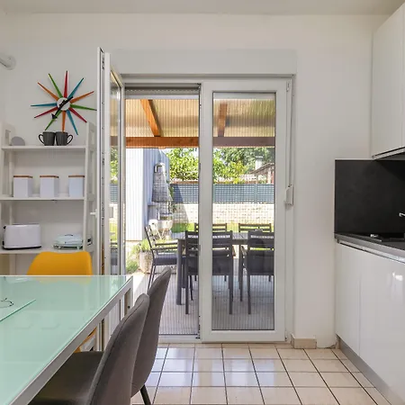 דירה 2b Castegner With Garden & Free Parking *