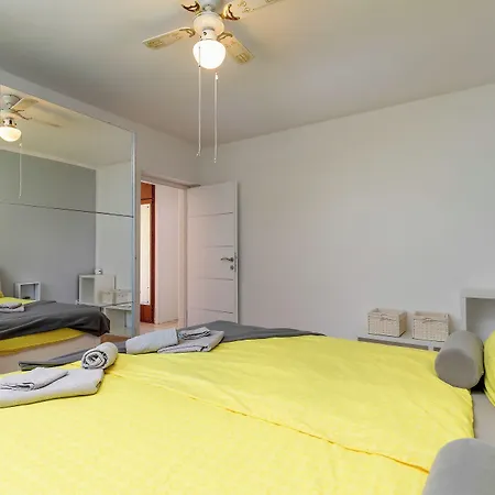 2b Castegner With Garden & Free Parking * פולה